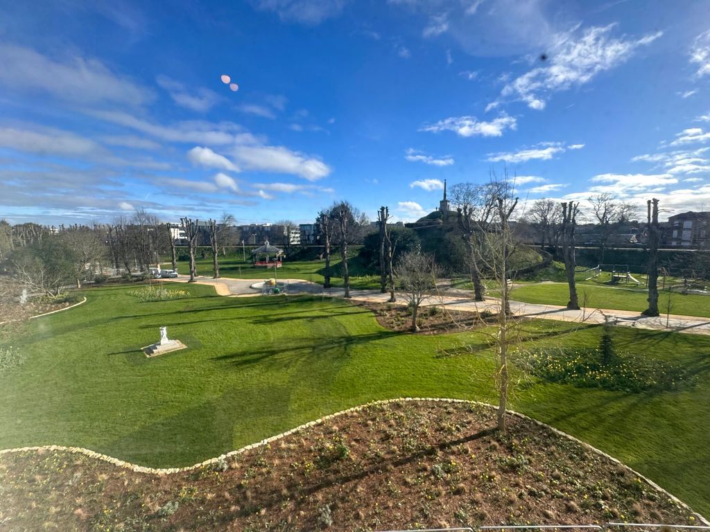 Property photo 2 of 11