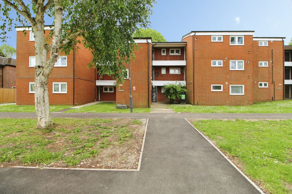Property photo 1 of 10 One Bedroom Ground Floor