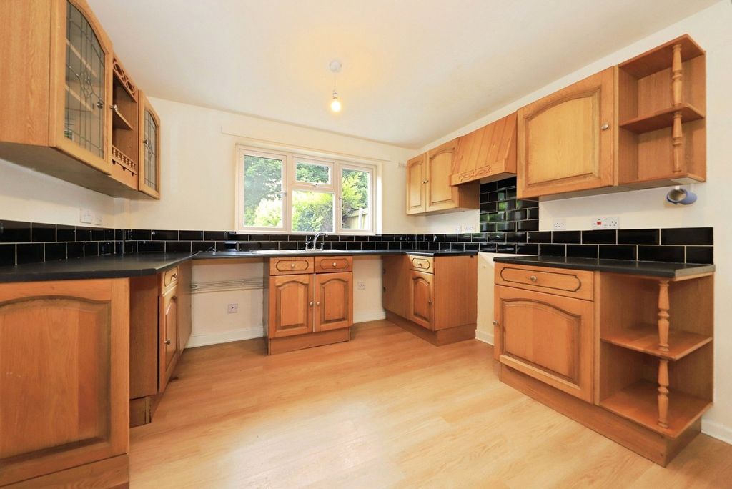 Property photo 3 of 12 Kitchen/ Dining