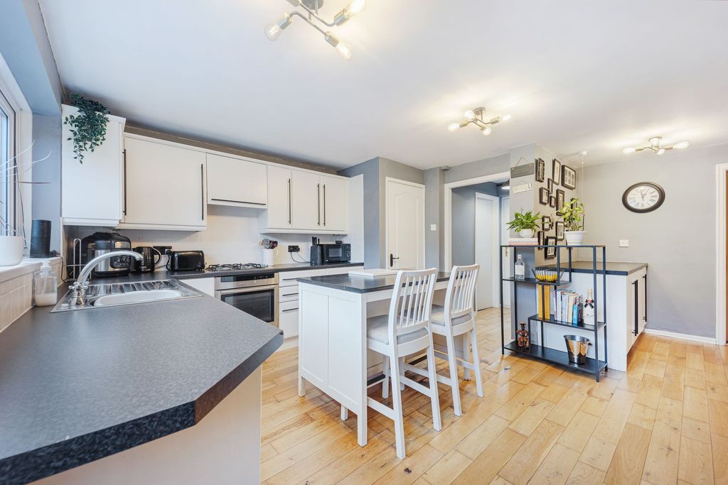 Property photo 2 of 26