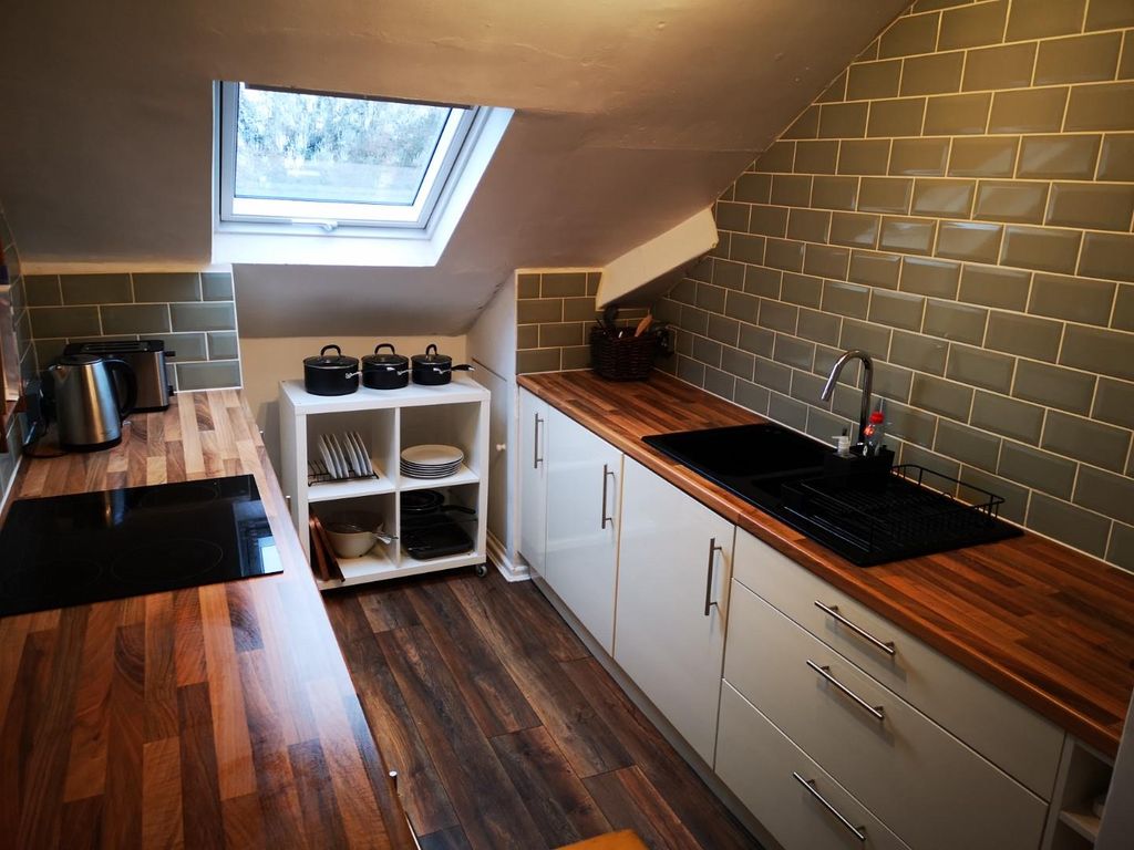 Property photo 3 of 6 Kitchen