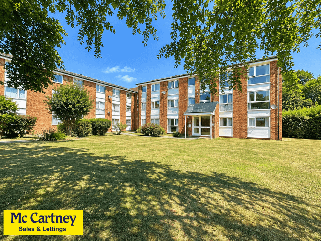 Property photo 1 of 8 Cornflower Drive, Chelmsford, Essex, CM1 6Xz