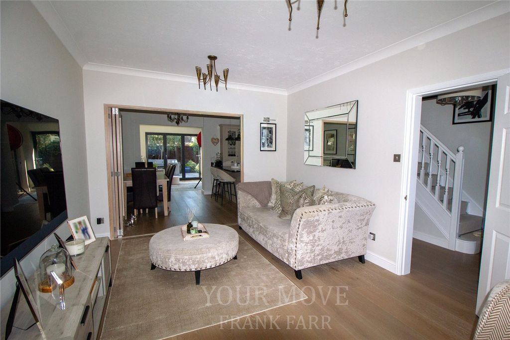 Property photo 3 of 16 Lounge