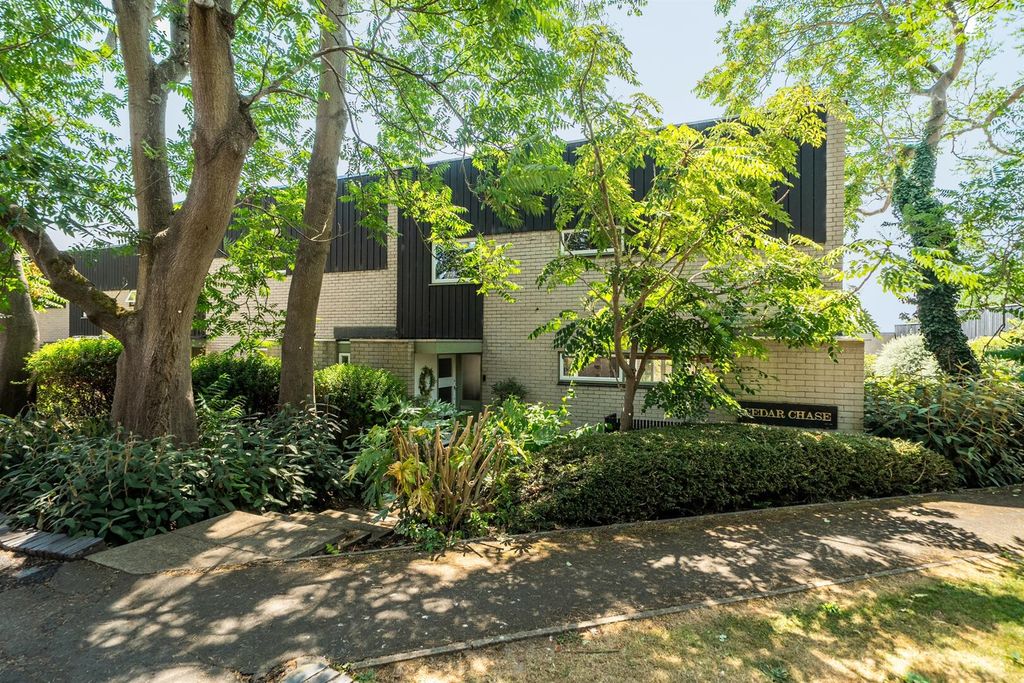 Property photo 1 of 12 Front (Exterior)