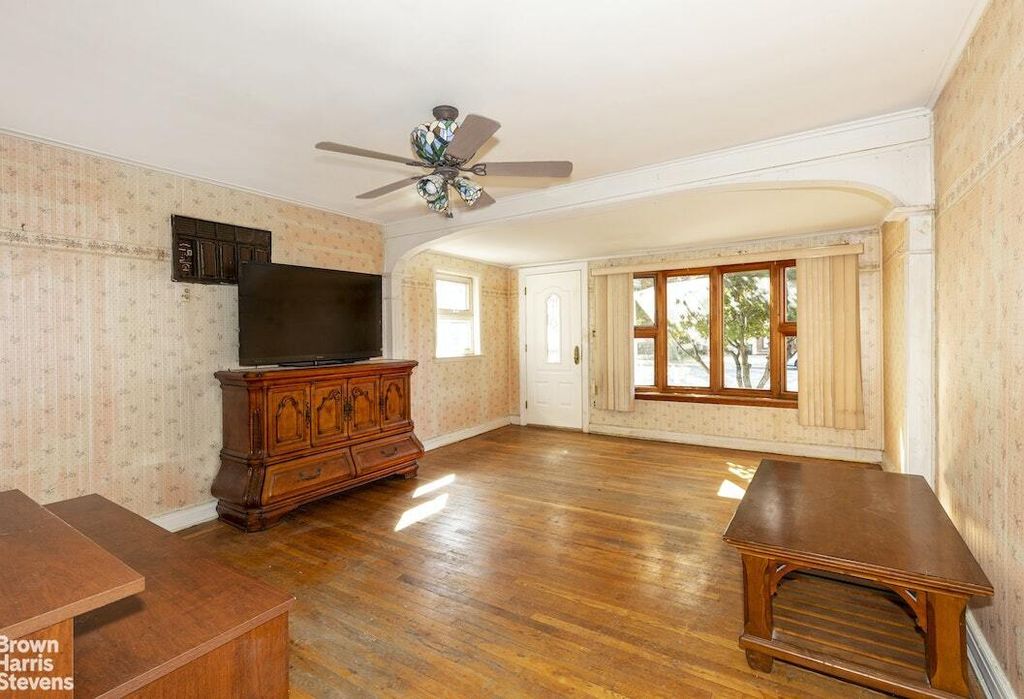 Property photo 3 of 12 <Alttext/>