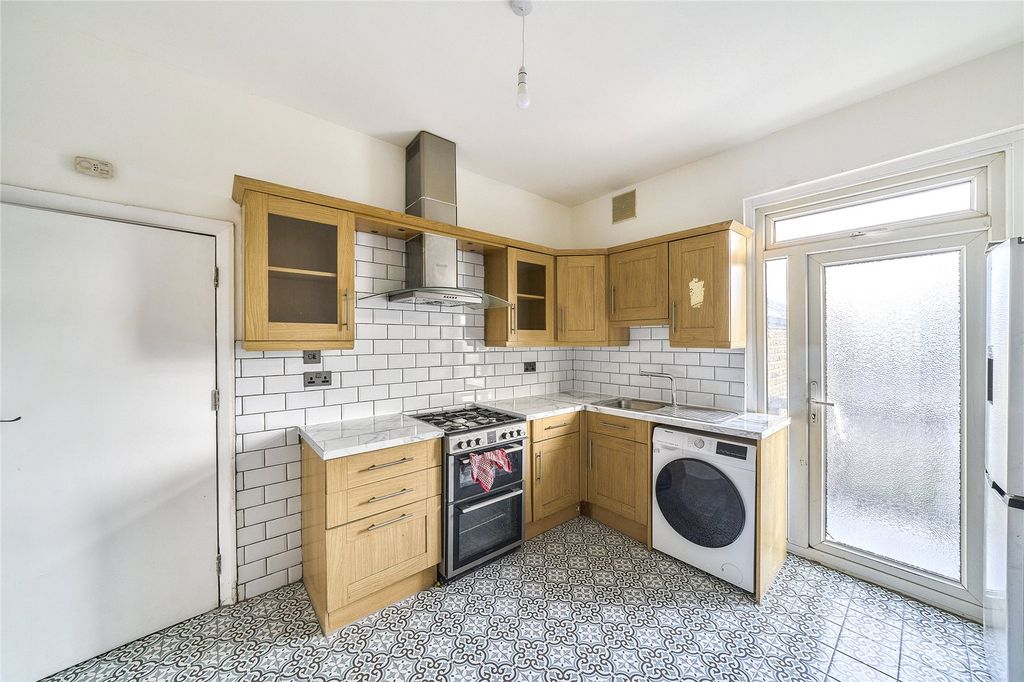 Property photo 3 of 20 Kitchen