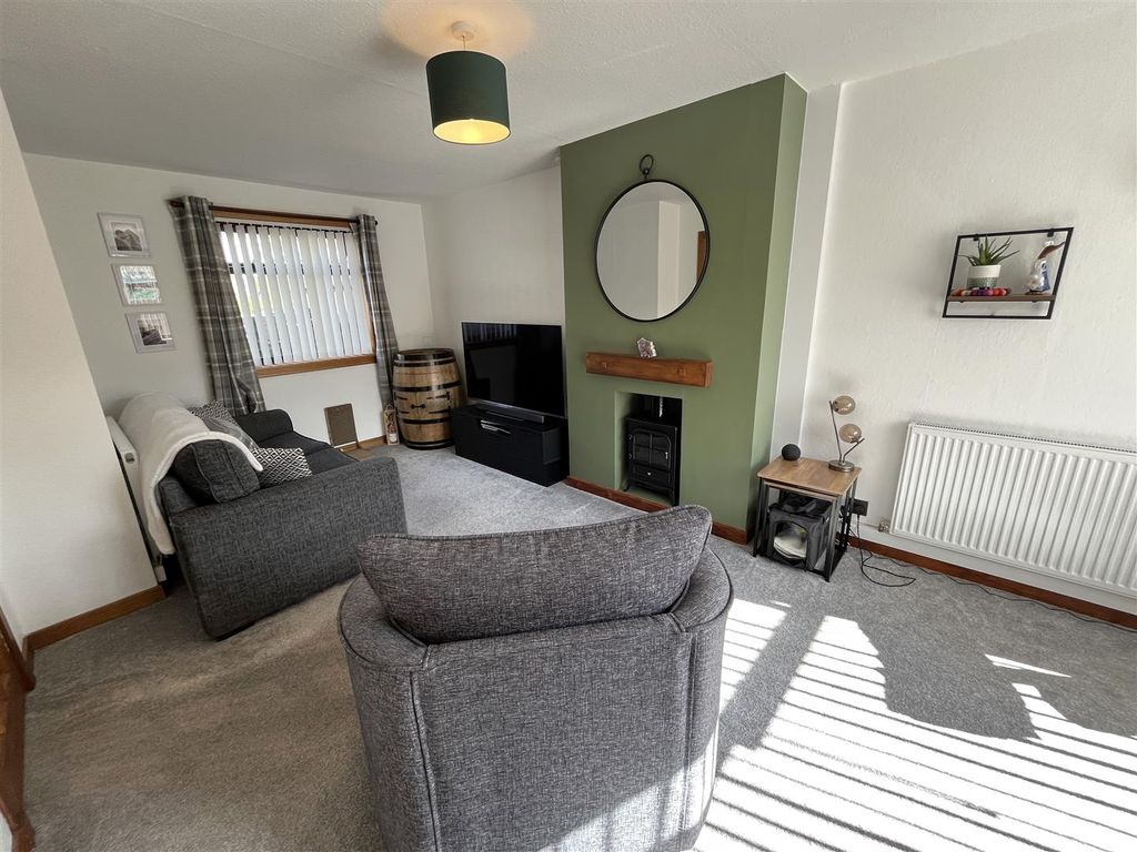 Property photo 3 of 16 Lounge