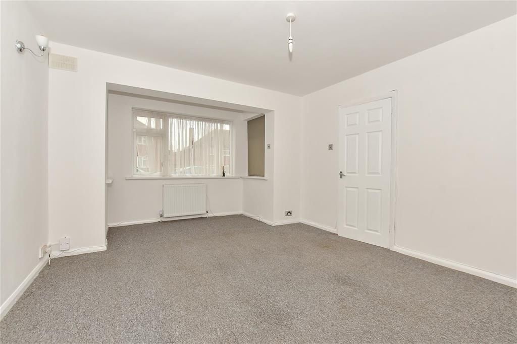 Property photo 3 of 10 Lounge