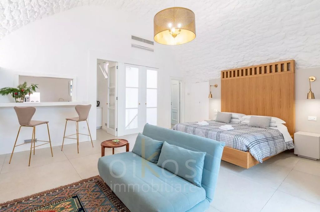 Property photo 2 of 39