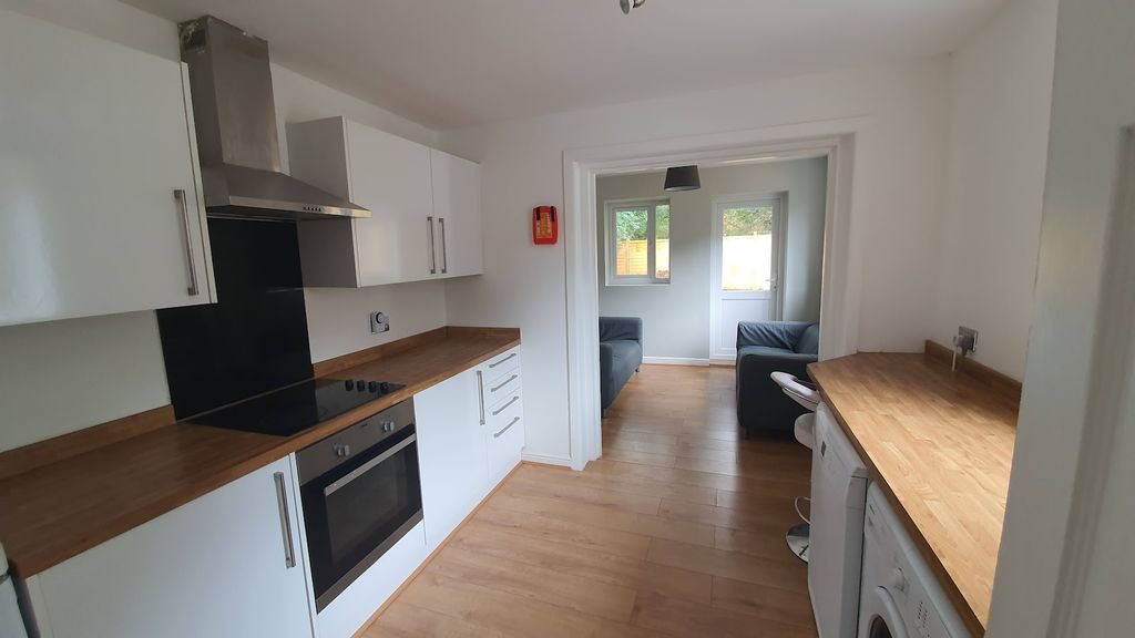 Property photo 1 of 9 Kitchen