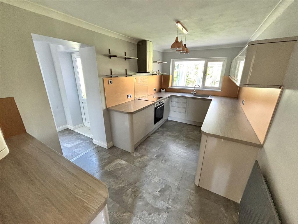 Property photo 3 of 15 Kitchen