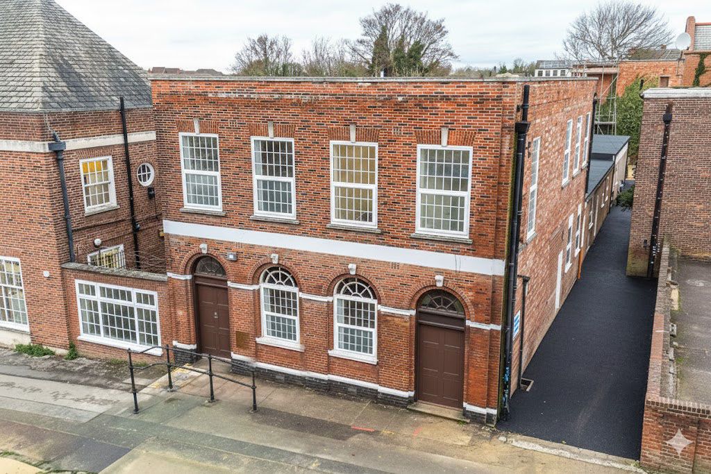 Property photo 1 of 10 Front Of Building