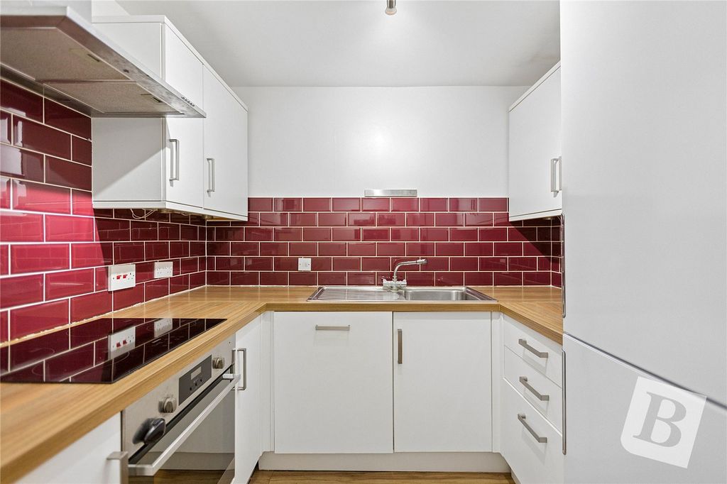 Property photo 1 of 10 Kitchen