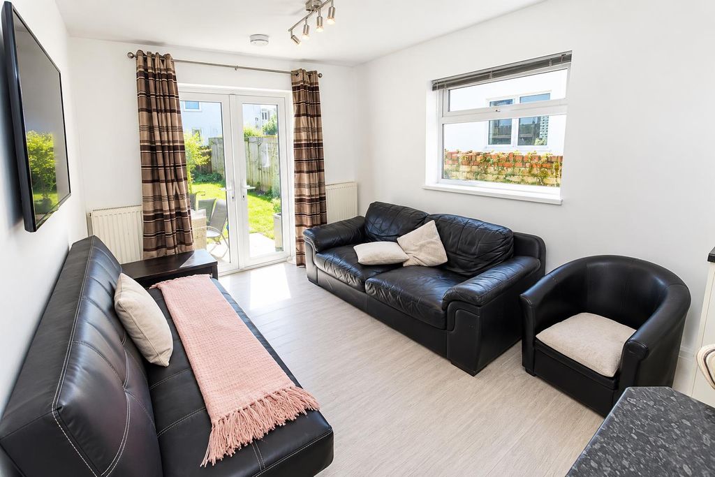 Property photo 1 of 13 2B8E9d13-8Da9-43Cb-8086-E8A3102Aa176.Png