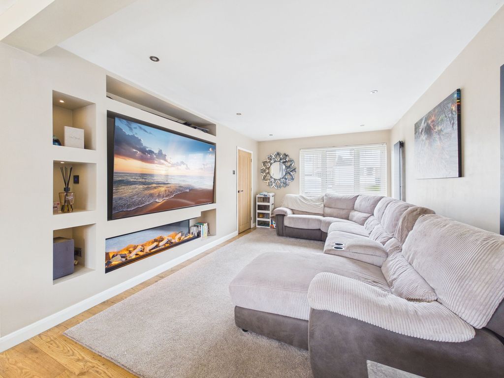 Property photo 3 of 28