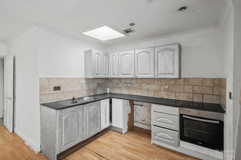 Property photo 3 of 13 69 Saltersgill Avenue, Middlesbrough, North Yorkshire, Ts4 3Jt