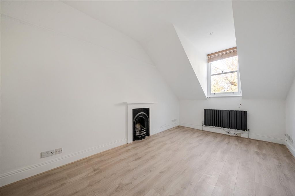 Property photo 3 of 12 1376760-9-691Af4197c582.Jpg