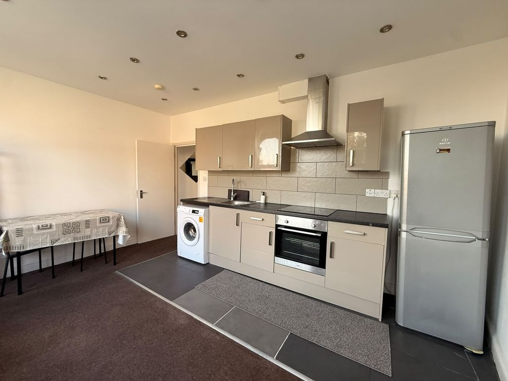 Property photo 3 of 10 Kitchen Diner