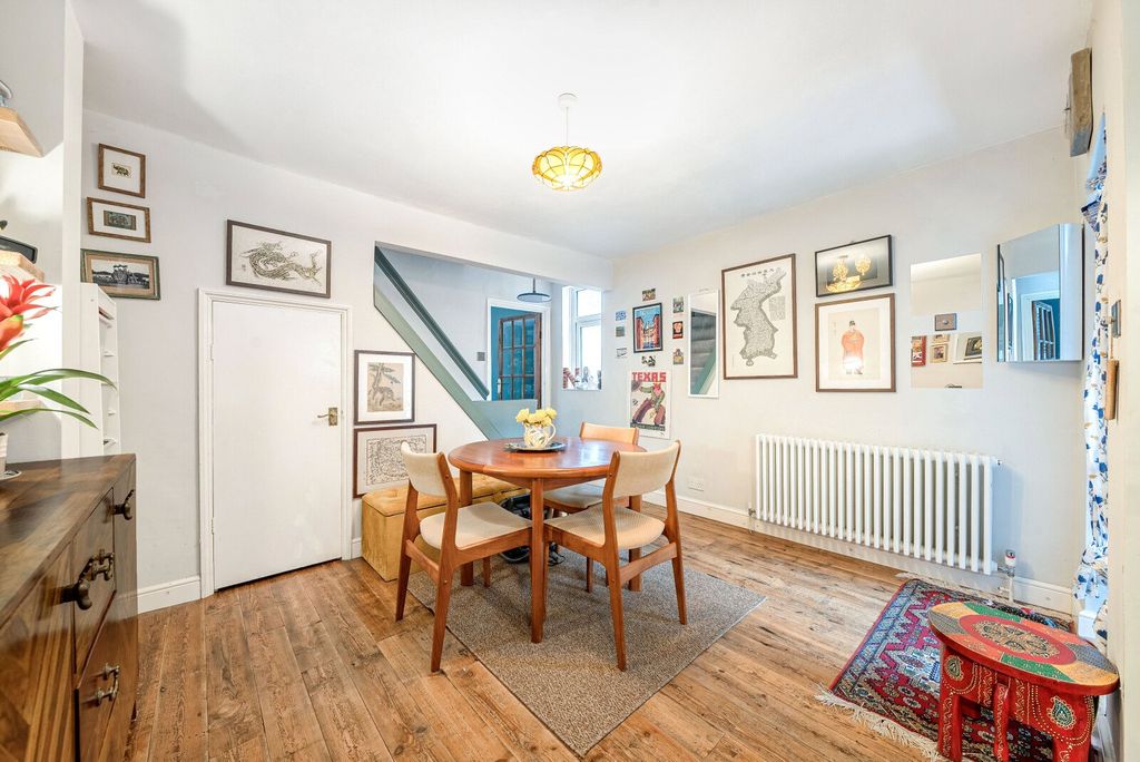 Property photo 3 of 10 Living Room