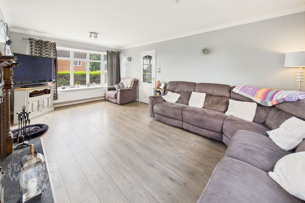 Property photo 2 of 28