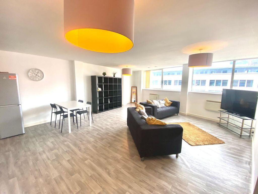 Property photo 1 of 11 Furnished Two Bed Two Bath Apartment In Birmingham City Centre