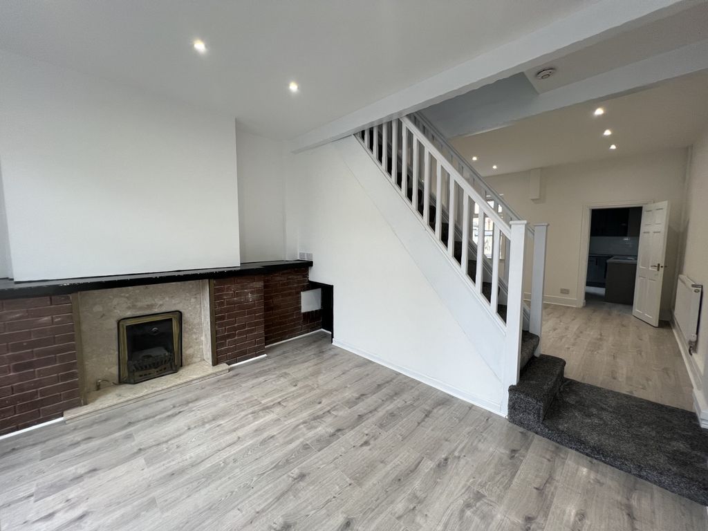 Property photo 1 of 9 Living Room