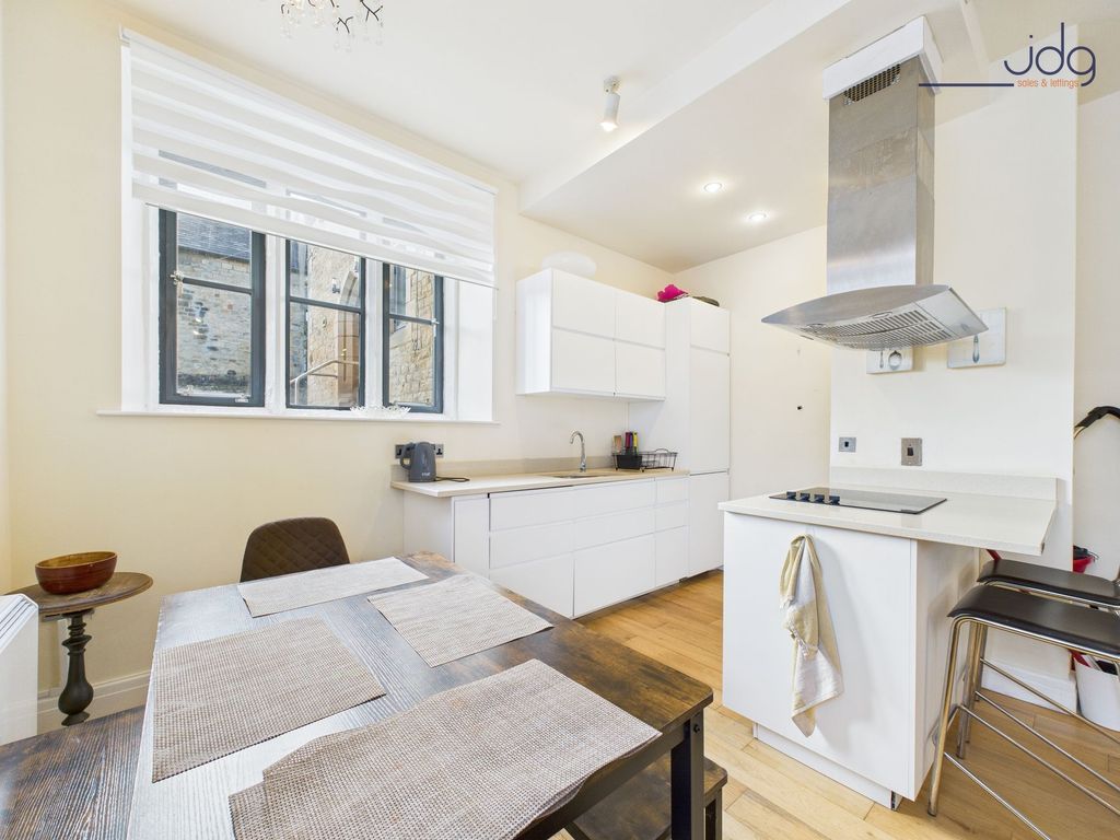 Property photo 3 of 7 Kitchen