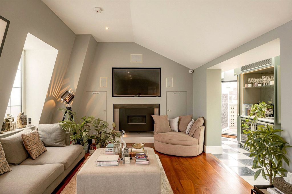 Property photo 1 of 14 Reception