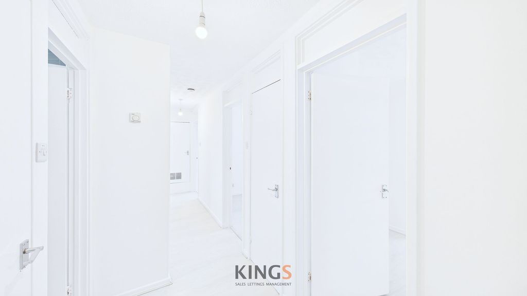 Property photo 2 of 12 Hallway