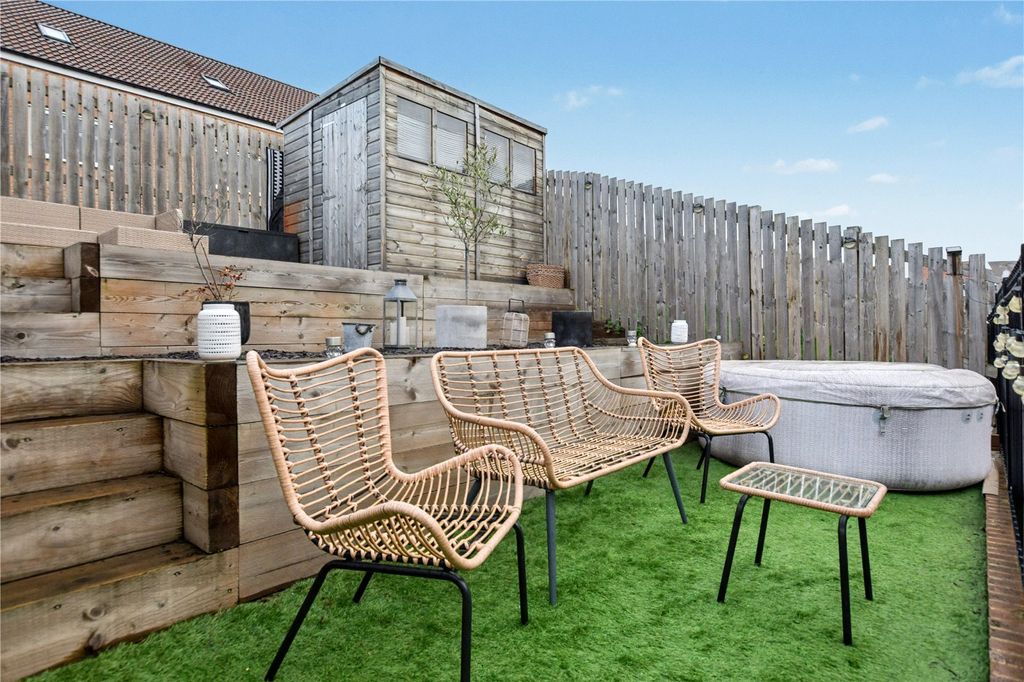 Property photo 2 of 12 Picture No. 10