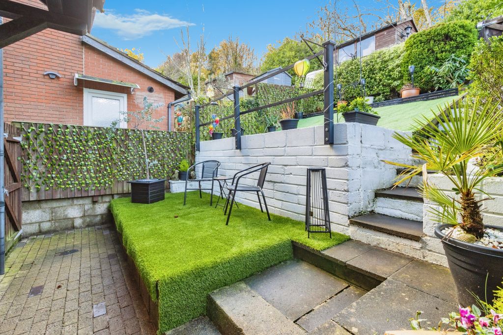 Property photo 3 of 20