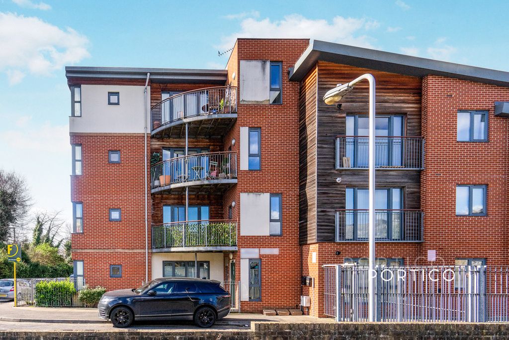 Property photo 2 of 19 Pbox-Img.Jpg