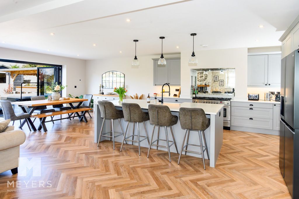 Property photo 2 of 34