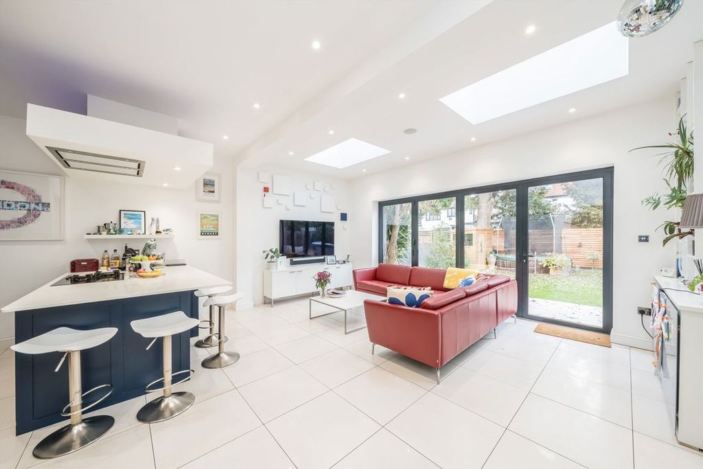 Property photo 2 of 11