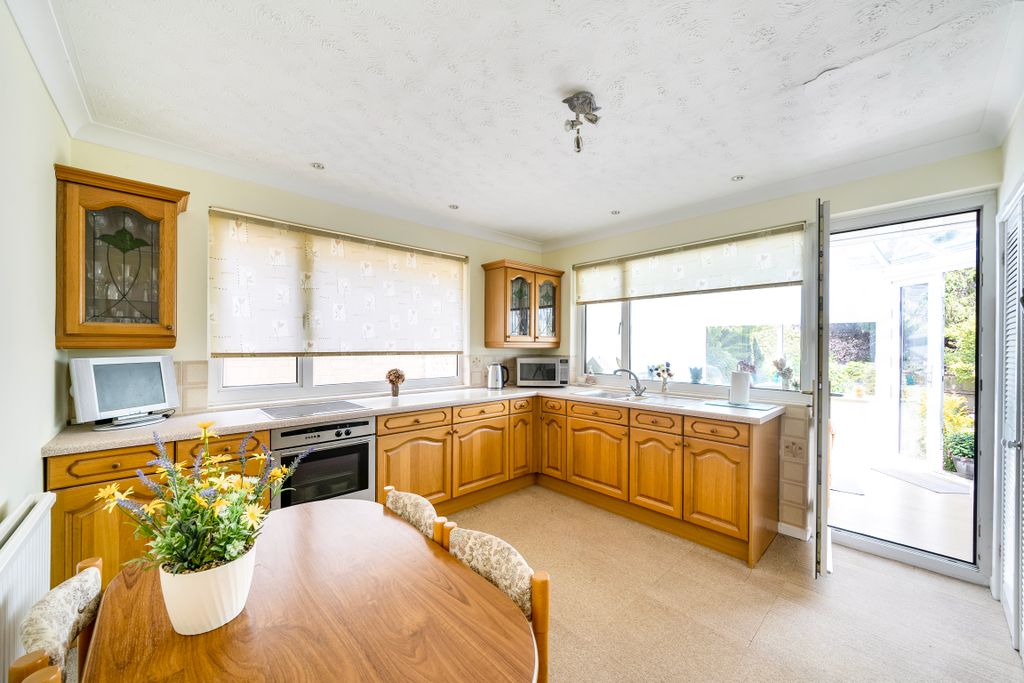 Property photo 3 of 13 Kitchen