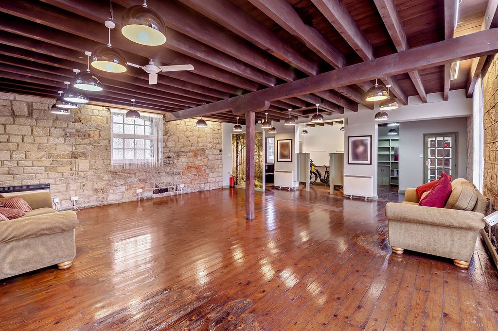 Property photo 3 of 58