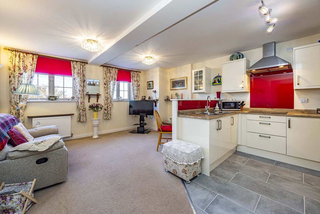 Property photo 3 of 12