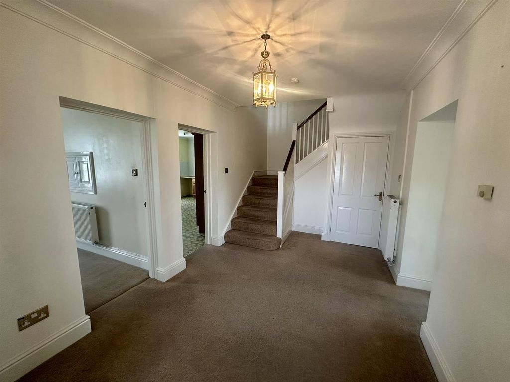 Property photo 3 of 27 Entrance Hallway