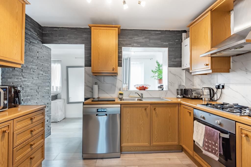 Property photo 2 of 10 Kitchen