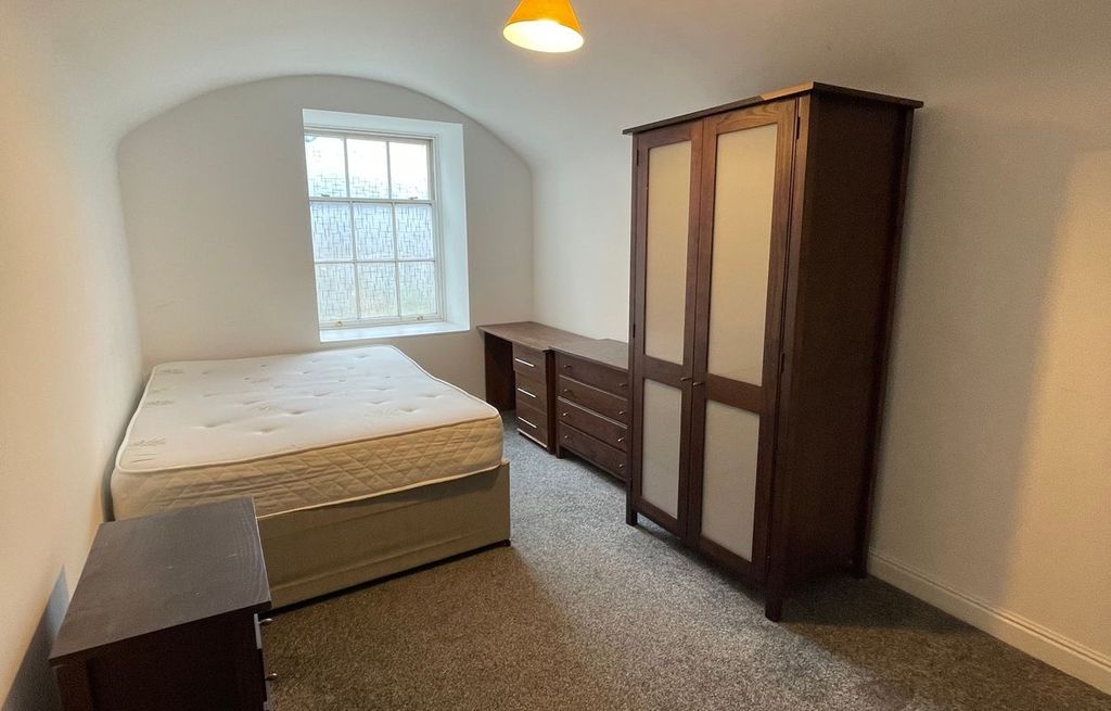 Property photo 1 of 7 Bright Double Bedroom Featuring A Large Window Wit...