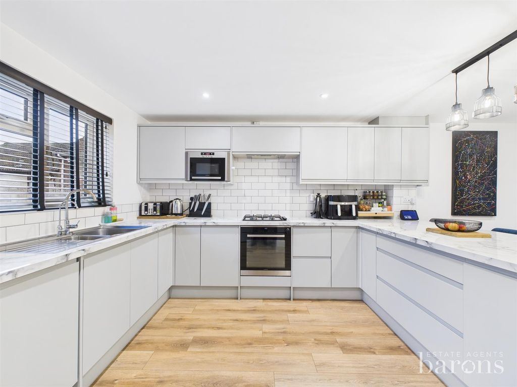 Property photo 2 of 22 Cam05500G0-Pr0117-Still014.Jpg