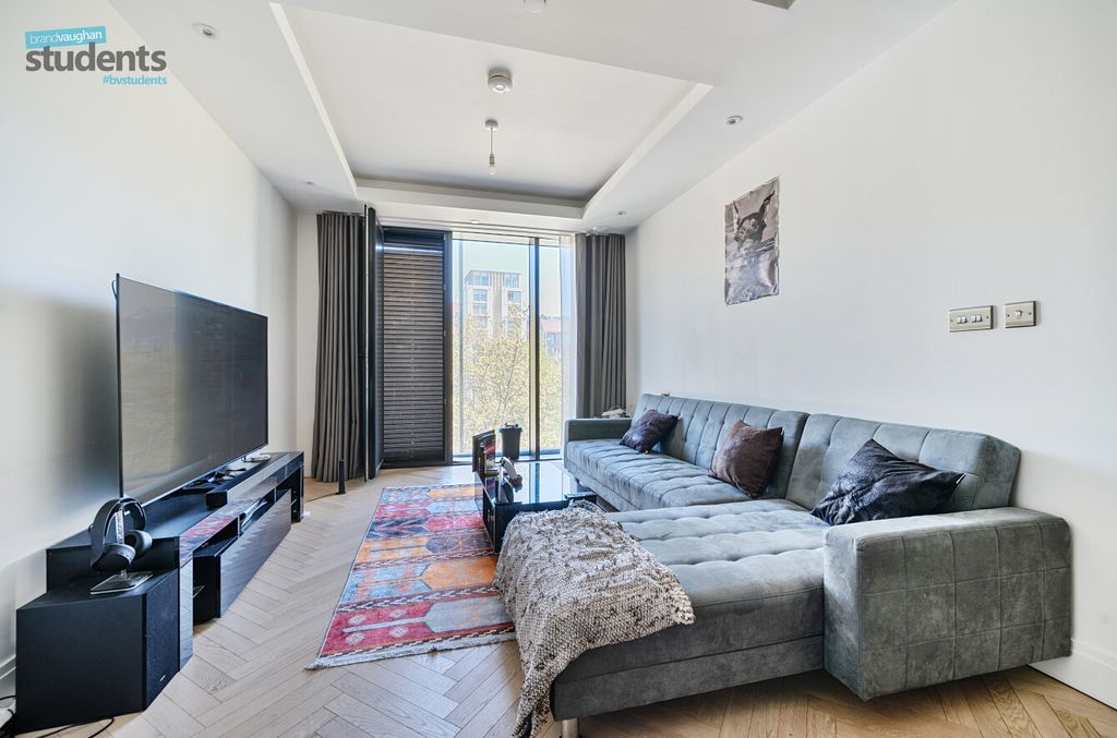 Property photo 1 of 10 Living Room