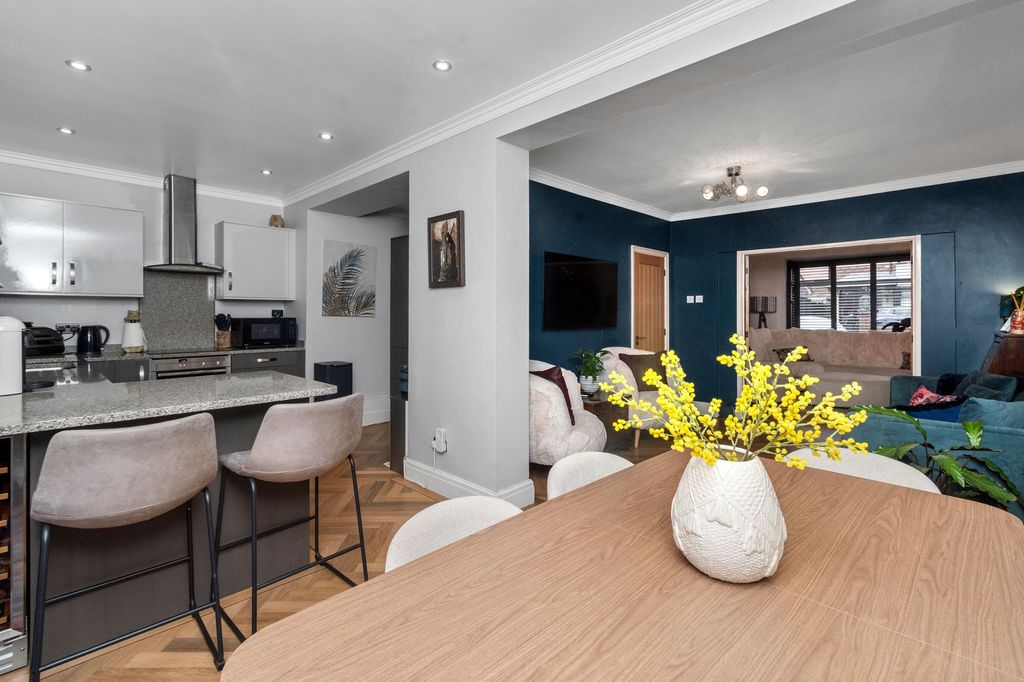 Property photo 2 of 37