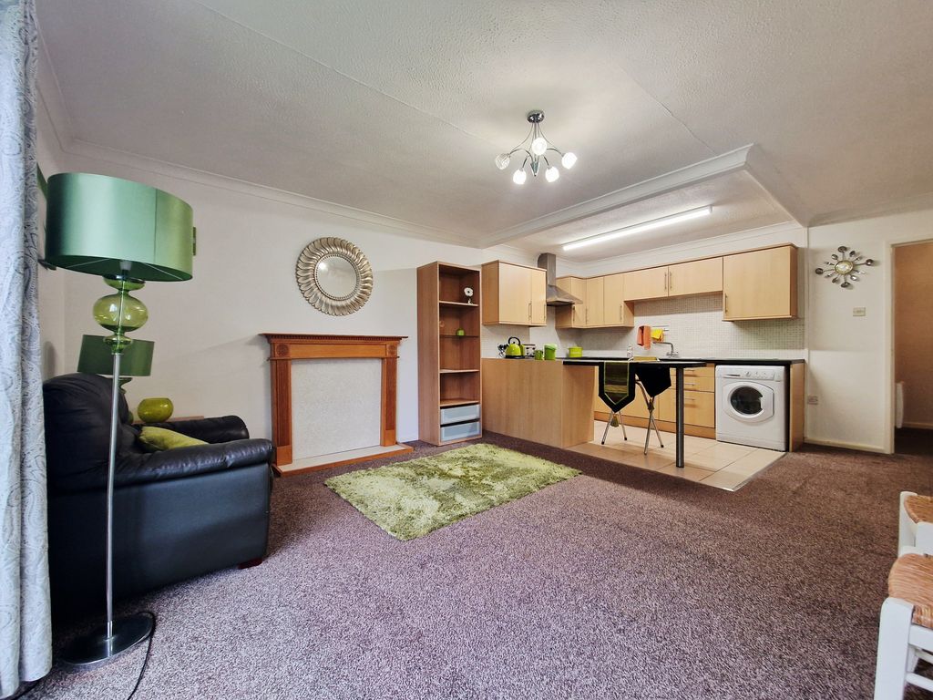 Property photo 2 of 8