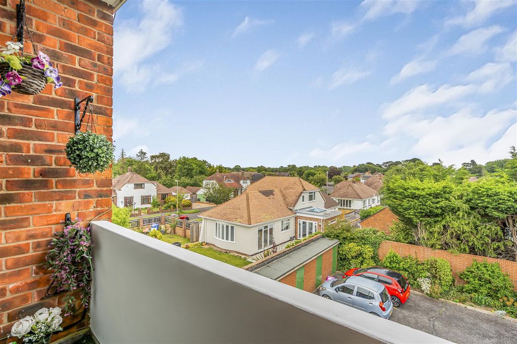 Property photo 3 of 11 Longmead Court, Langstone Road, Langstone-Porticom