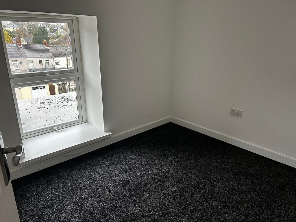 Additional image 7 of 2 bed flat to rentNew Road, Skewen SA10