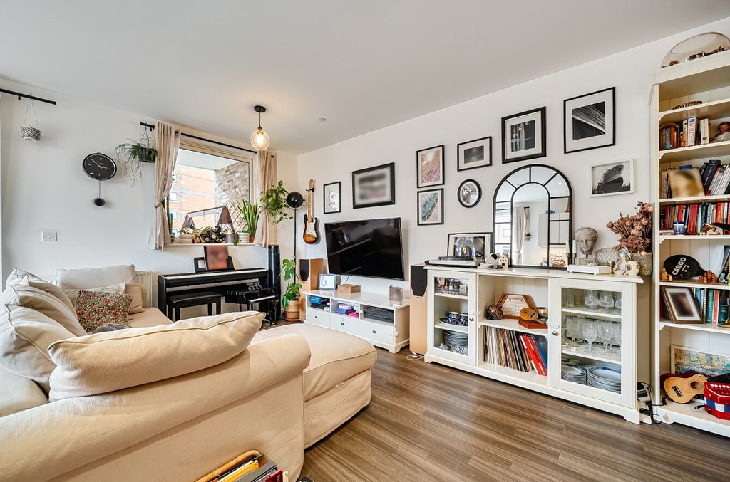 Property photo 2 of 18 1495497-7-6A5F955...