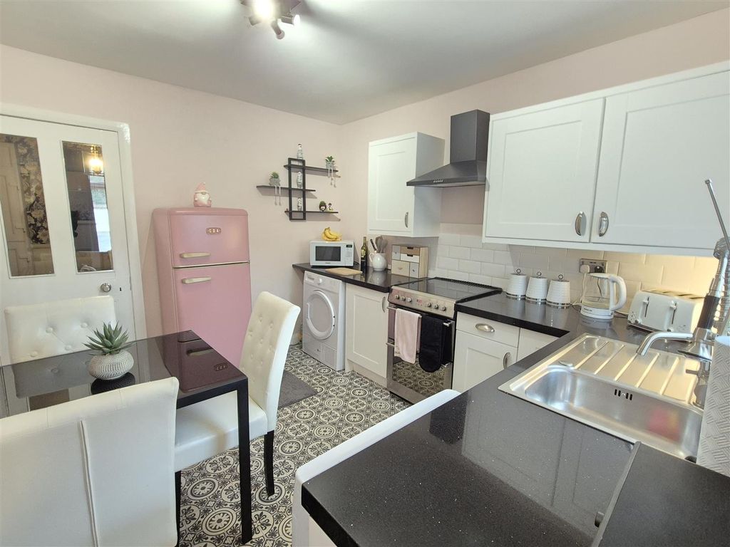 Property photo 2 of 15 Breakfast Kitchen