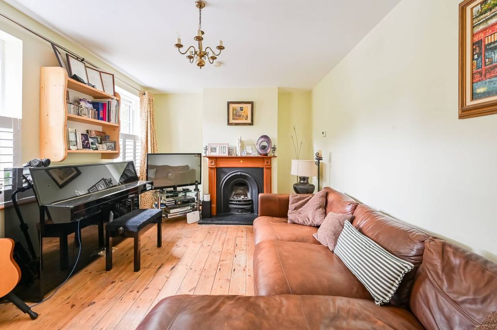 Property photo 2 of 25