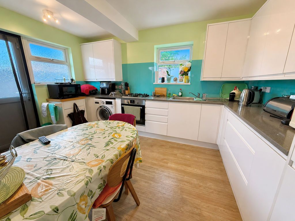 Property photo 2 of 21 Kitchen
